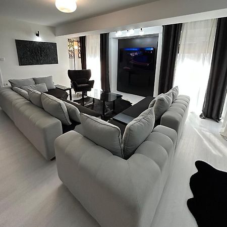 Sandev Apartments Black&White ชติป ภายนอก รูปภาพ