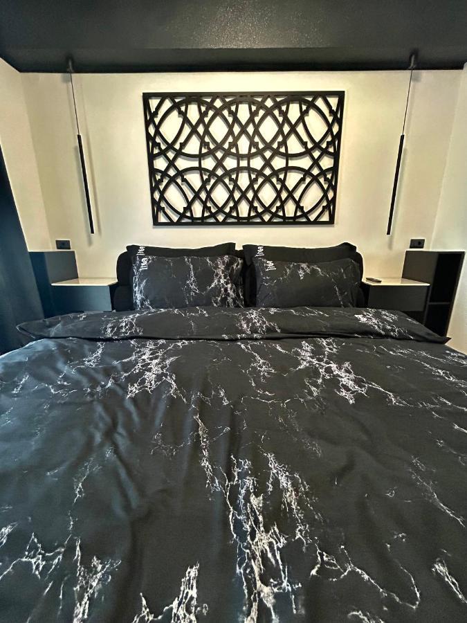 Sandev Apartments Black&White ชติป ภายนอก รูปภาพ