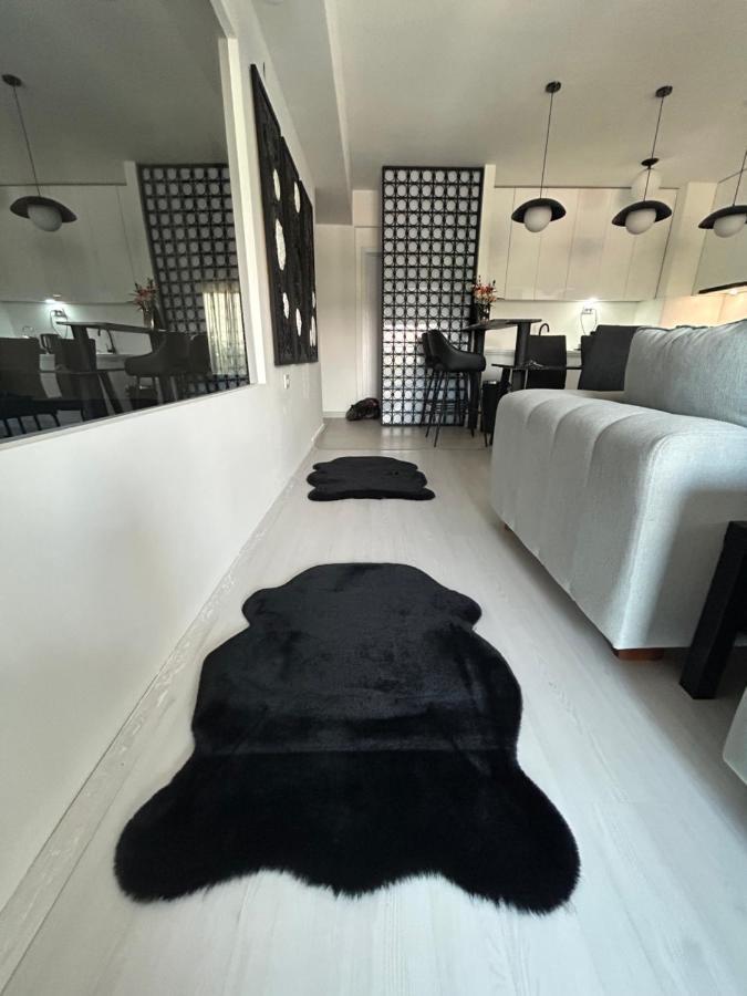 Sandev Apartments Black&White ชติป ภายนอก รูปภาพ