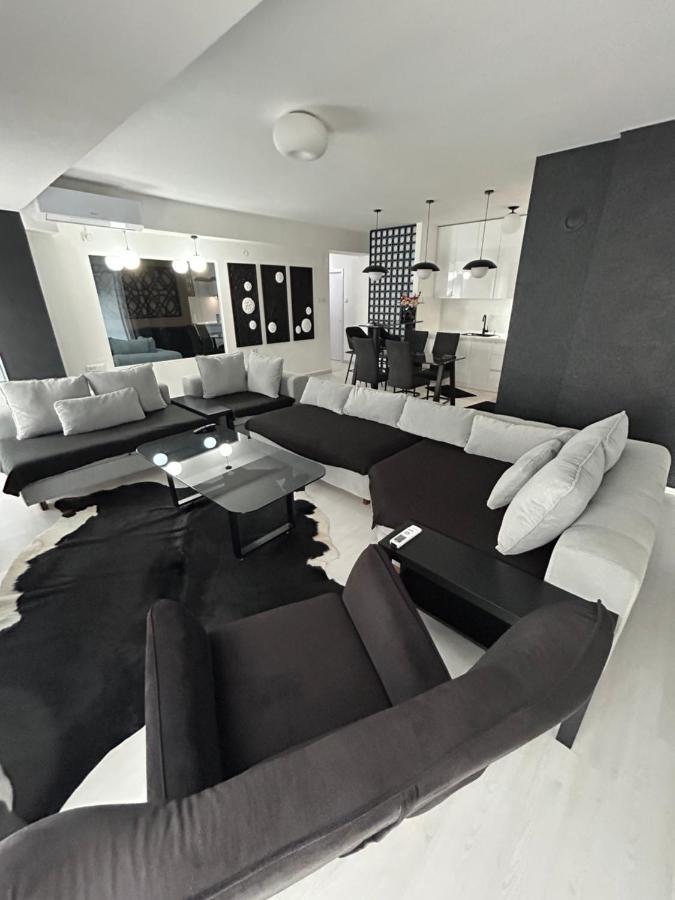 Sandev Apartments Black&White ชติป ภายนอก รูปภาพ