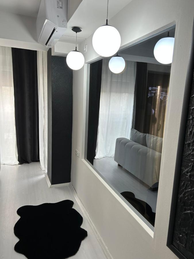 Sandev Apartments Black&White ชติป ภายนอก รูปภาพ