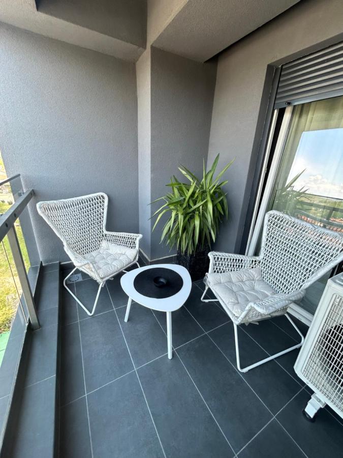 Sandev Apartments Black&White ชติป ภายนอก รูปภาพ
