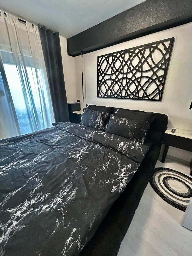 Sandev Apartments Black&White ชติป ภายนอก รูปภาพ